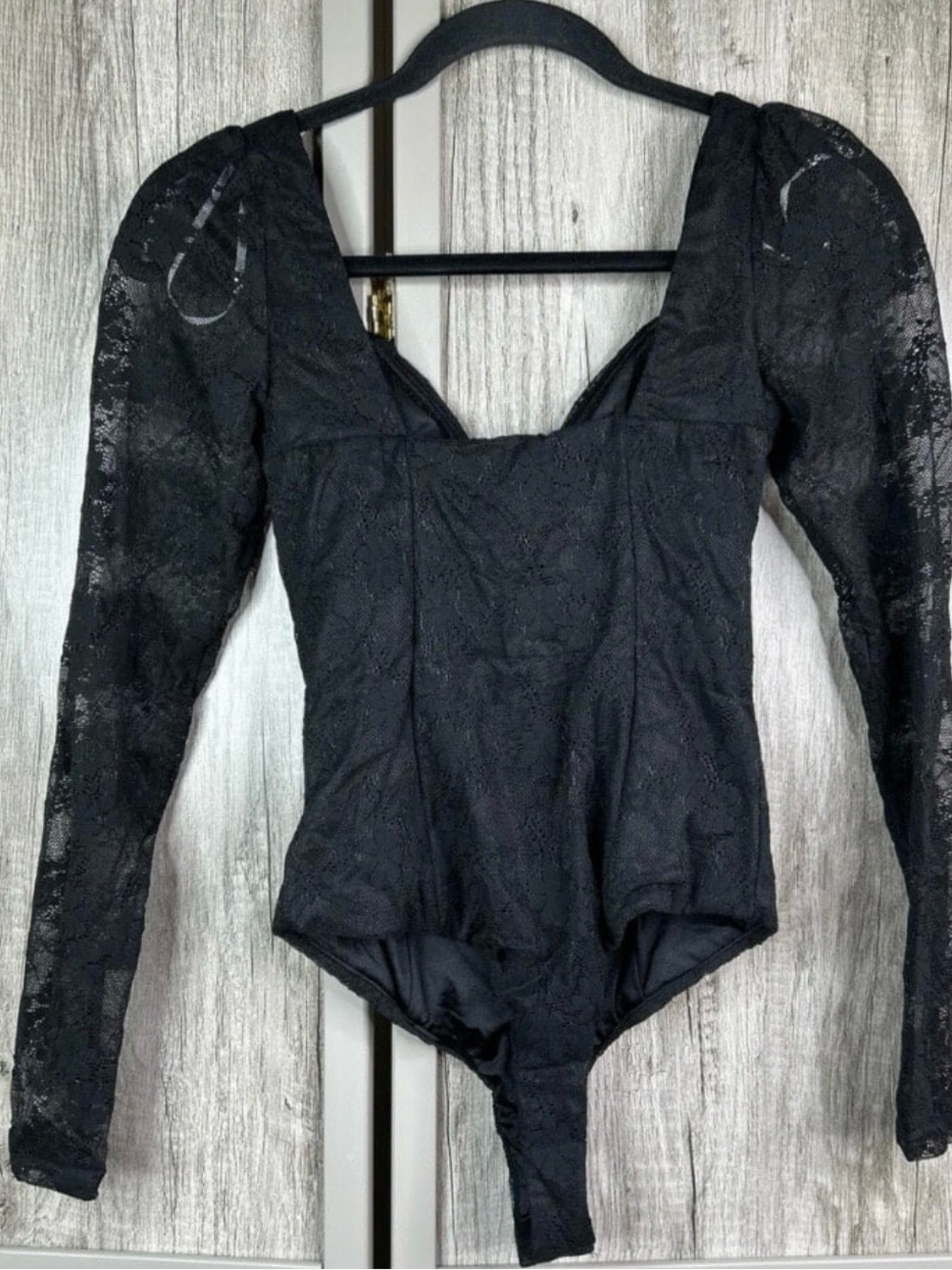 NWT Lulus Sexy Lace Bodysuit Long Sleeve Wired Sweetheart neckline- SMALL